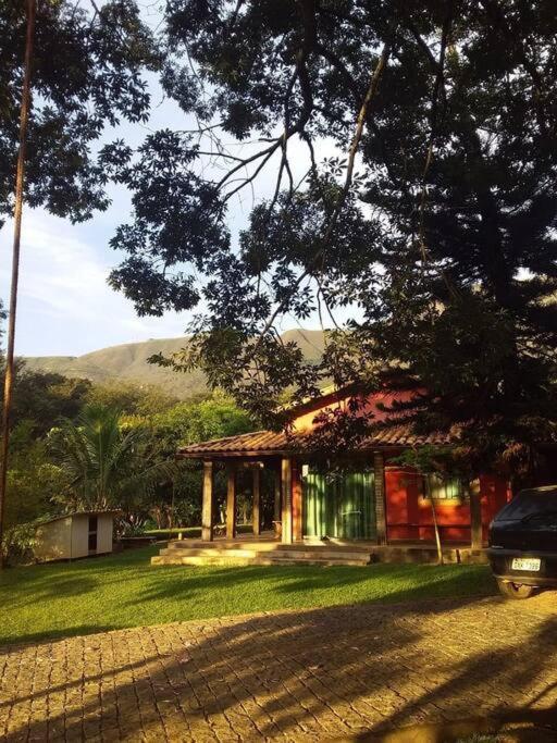 布鲁马迪纽Sitio Da Tia Lucia Perto Da Montanha别墅 外观 照片
